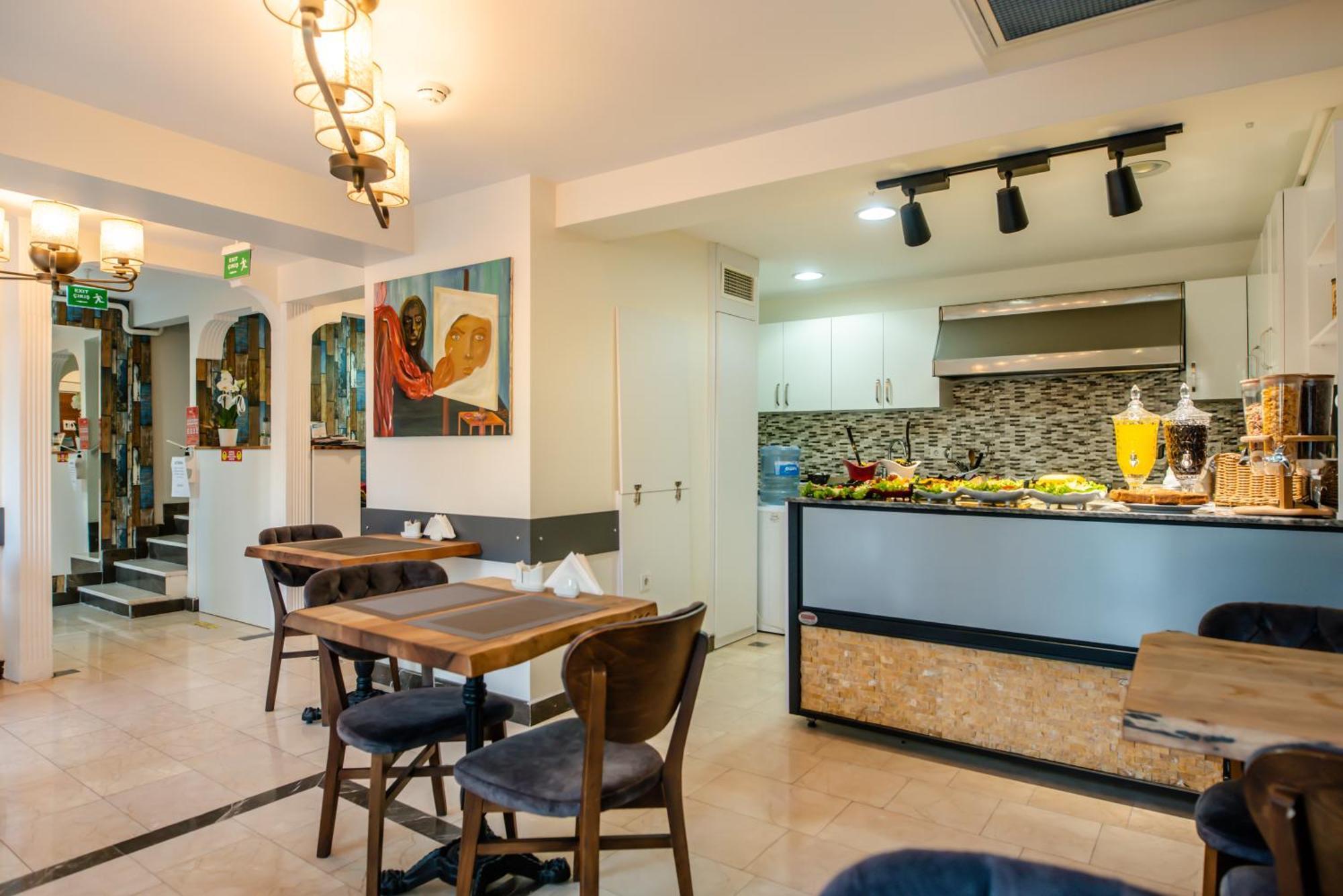 The Camelot Hotel — Photos 3